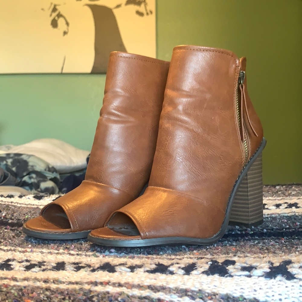 Cognac booties